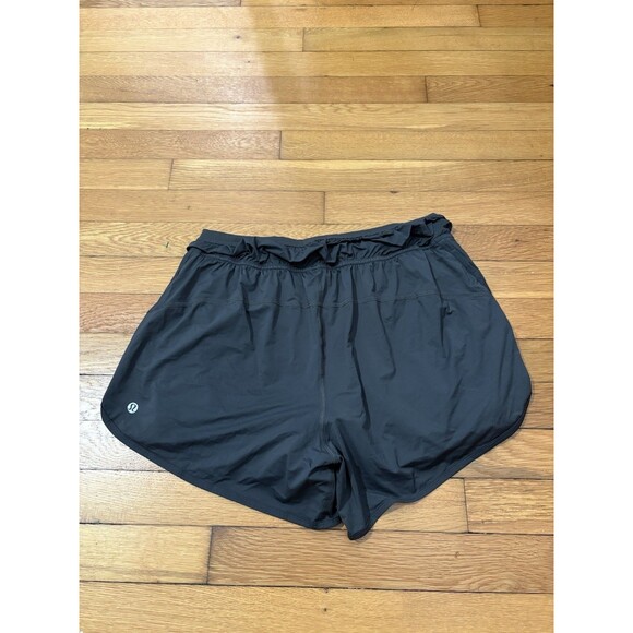 Lululemon Size 8 Strides Ahead High-Rise Short 4” Graphite Grey - Picture 3 of 6